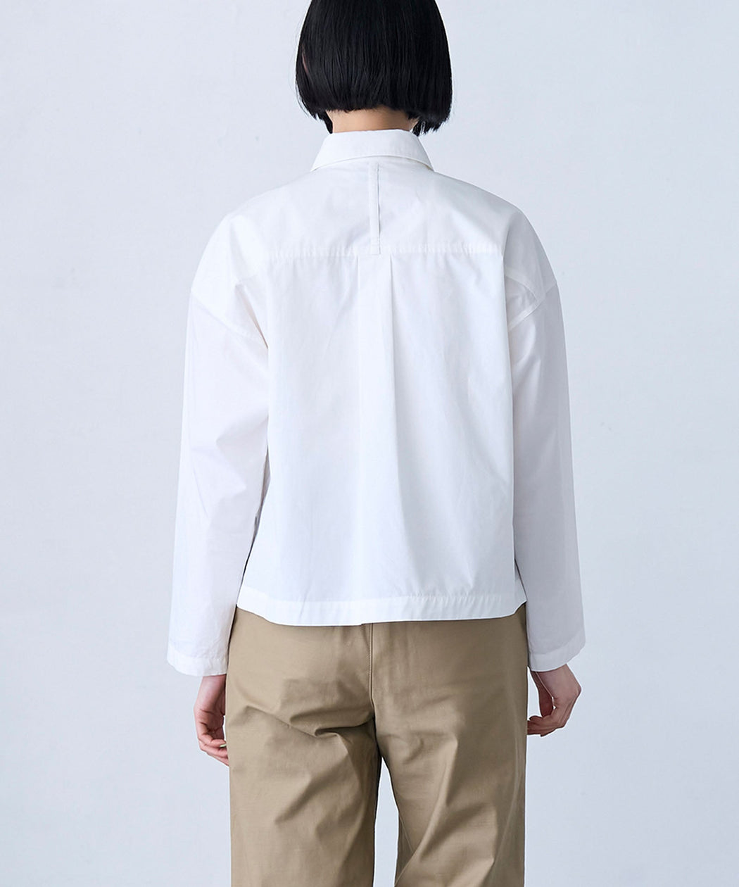 ラウンドカラーのシャツ＠ホワイト：H170 着用サイズ：F
